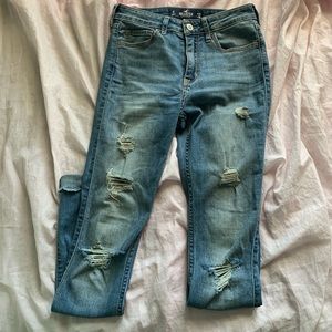 Hollister ripped skinny jeans